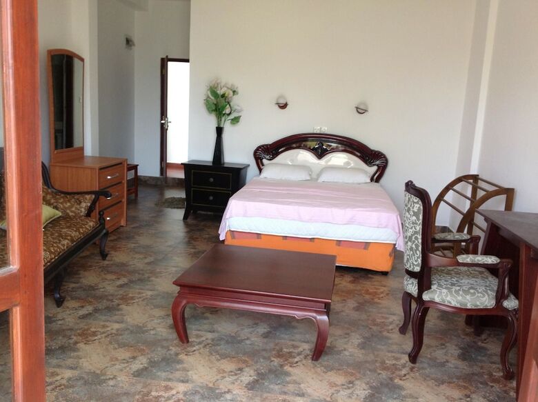 Hotel Mothers Place Nimala