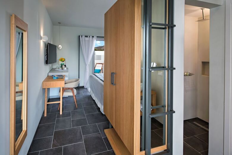 Hotel Meltemi Excelsior Suites And Spa