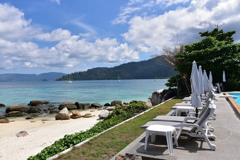 Hotel Asara Private Beach Resort