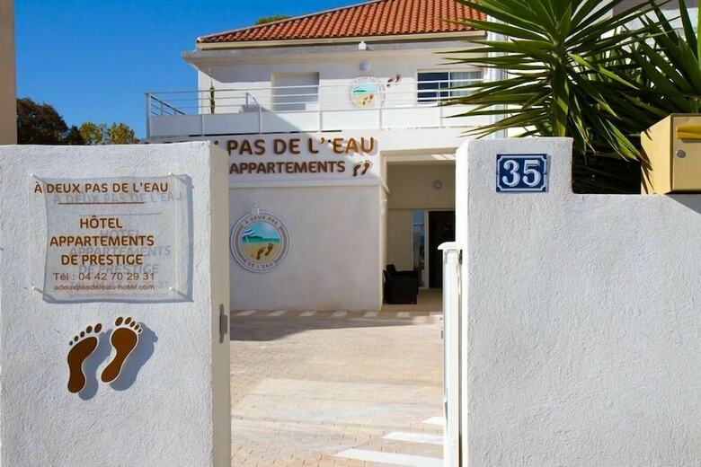 A Deux Pas De L'eau