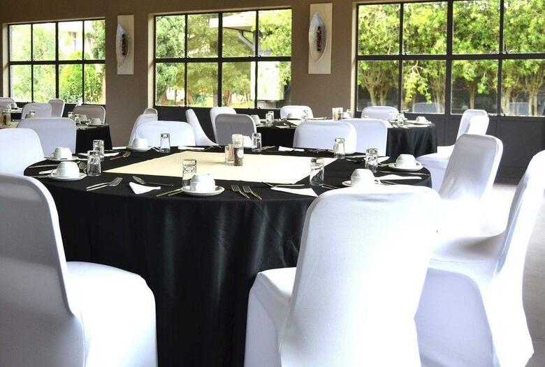 Hotel Outlook Lodge Or Tambo