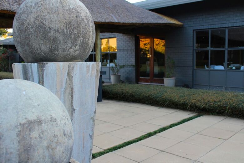 Hotel Outlook Lodge Or Tambo