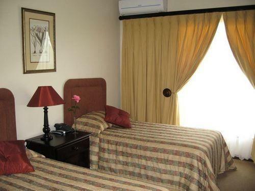 Hotel Outlook Lodge Or Tambo
