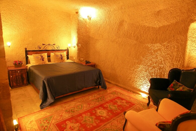 Bedrock Cave Hotel -adults Only