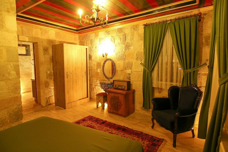 Bedrock Cave Hotel -adults Only