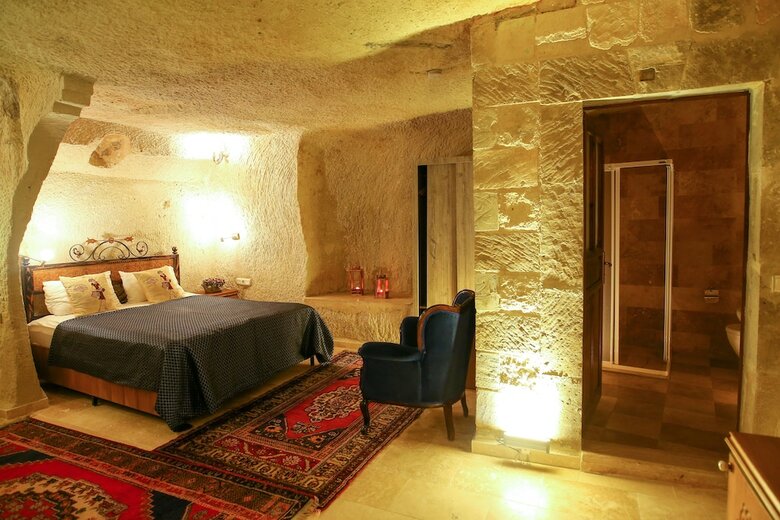 Bedrock Cave Hotel -adults Only
