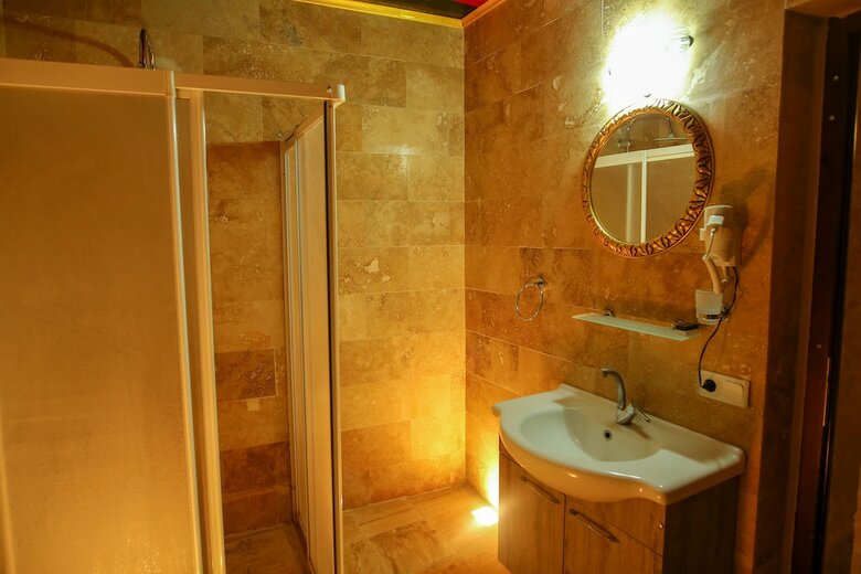Bedrock Cave Hotel -adults Only