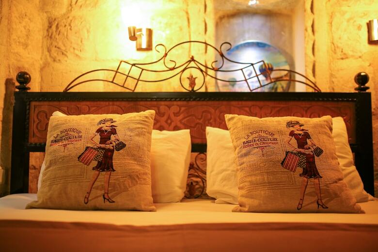 Bedrock Cave Hotel -adults Only