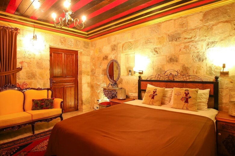 Bedrock Cave Hotel -adults Only
