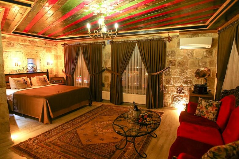 Bedrock Cave Hotel -adults Only