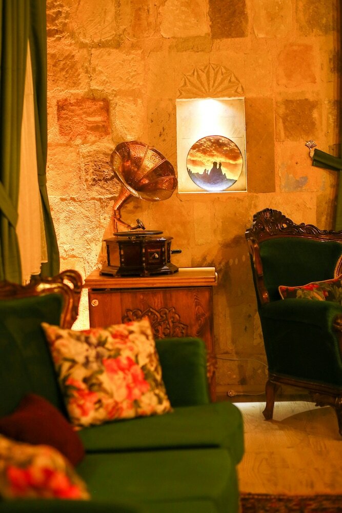 Bedrock Cave Hotel -adults Only
