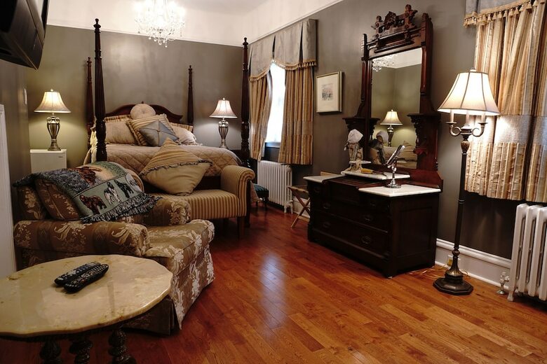 Hotel Monroe House Executive Suites