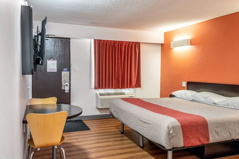 Hotel Motel 6 Fort Nelson, Bc