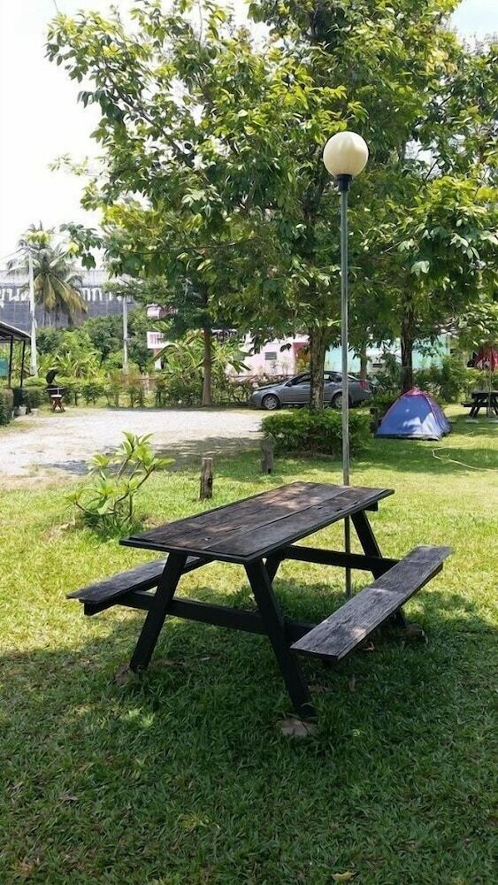 Hotel Levee Camp