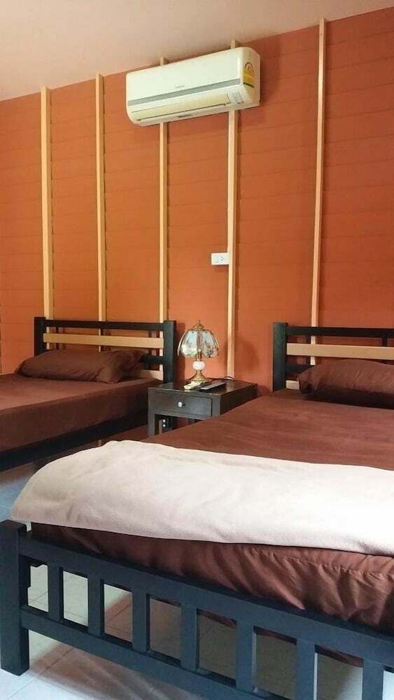 Hotel Levee Camp
