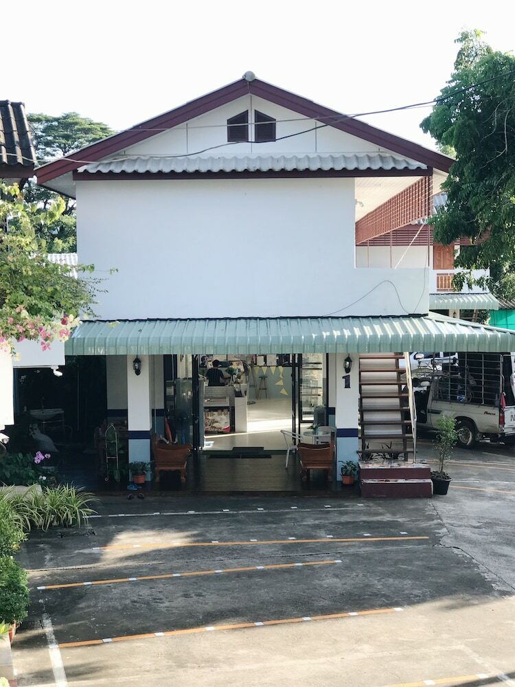 Hotel Baan Nukanong Guesthouse