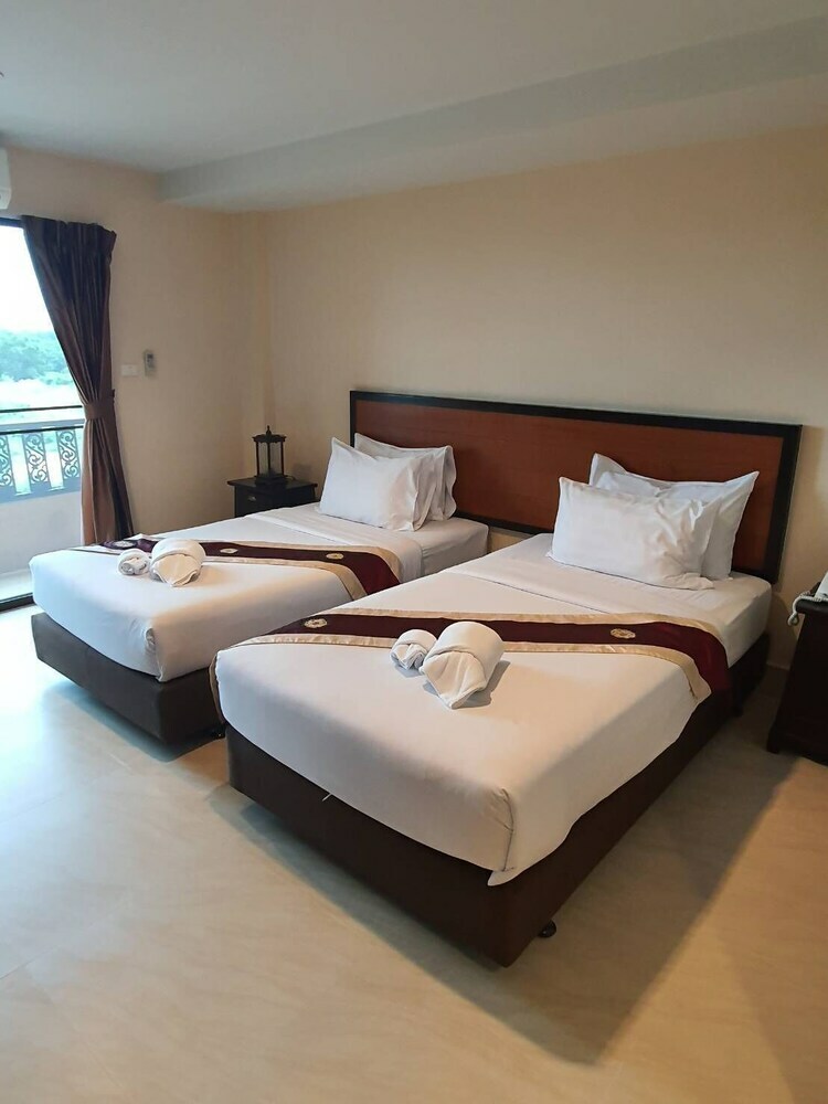 Rayong Lanna Hotel