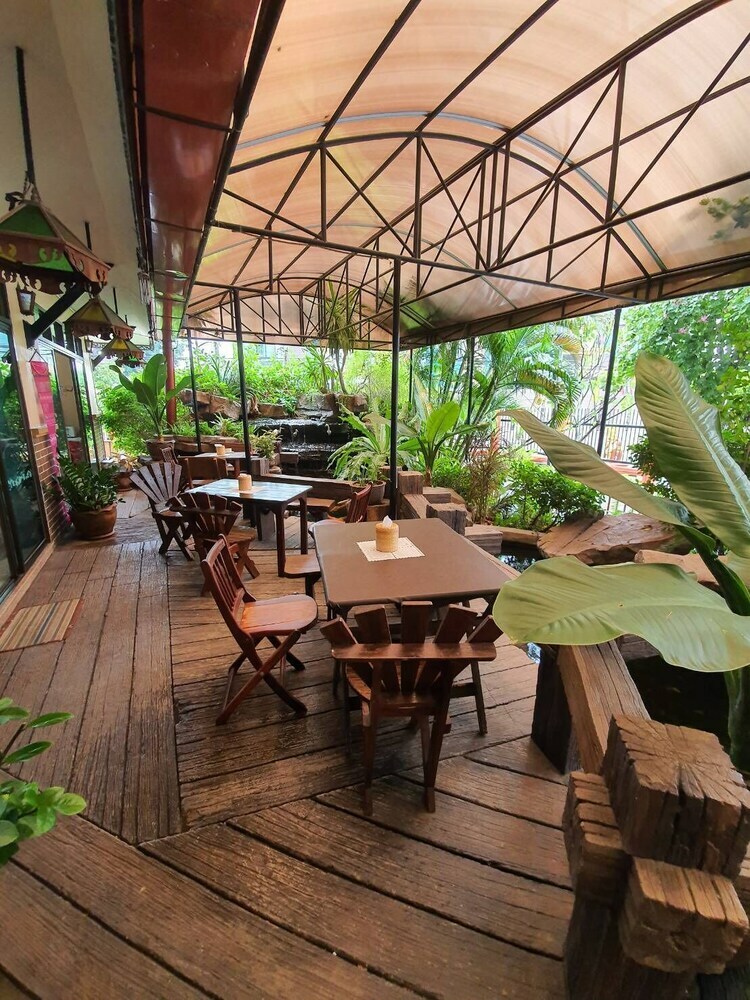 Rayong Lanna Hotel