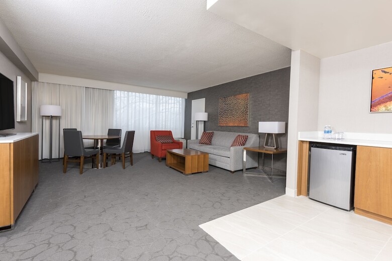 Delta Hotels By Marriott Grand Rapids Airport
