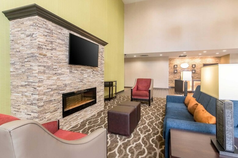 Hotel Comfort Suites Airport On Meridian