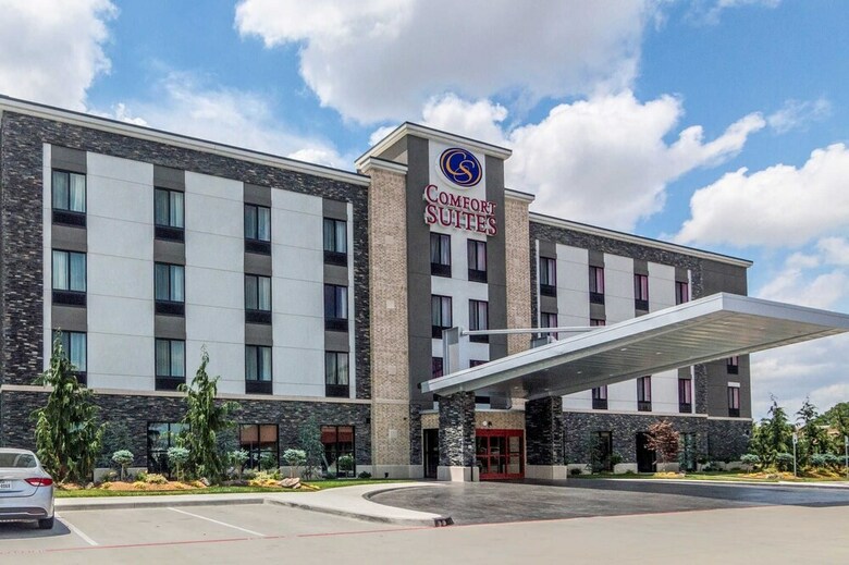 Hotel Comfort Suites Airport On Meridian