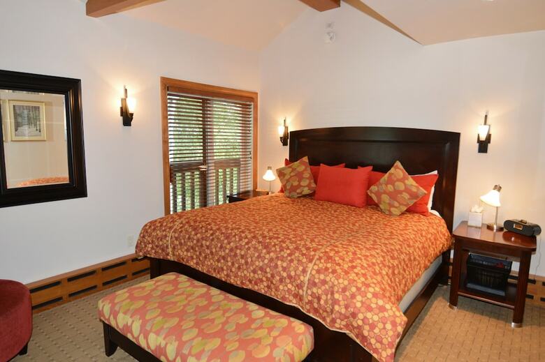 Old Hundred By Frias Properties