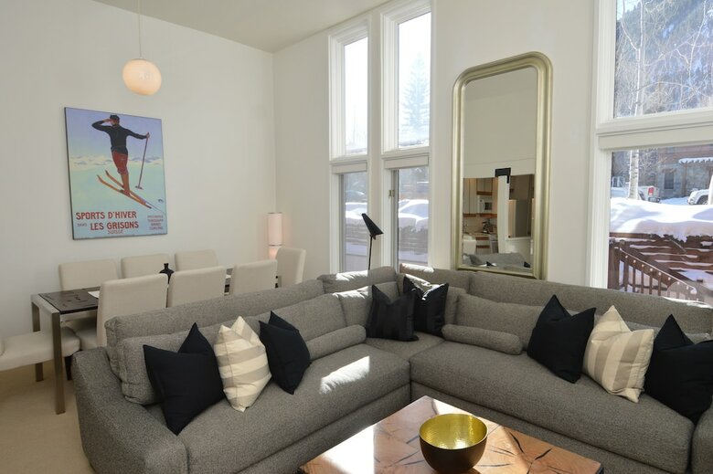 Old Hundred By Frias Properties