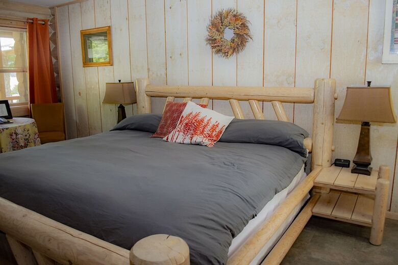 Hotel Bonners Ferry Log Inn