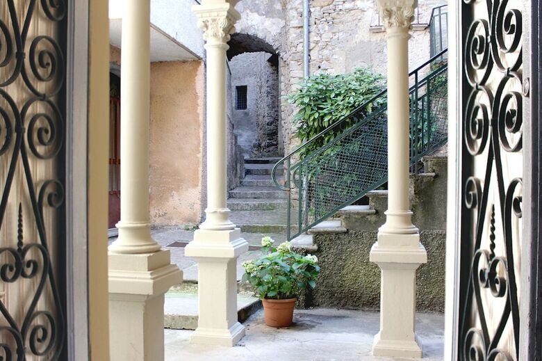 Silverlake Apartment