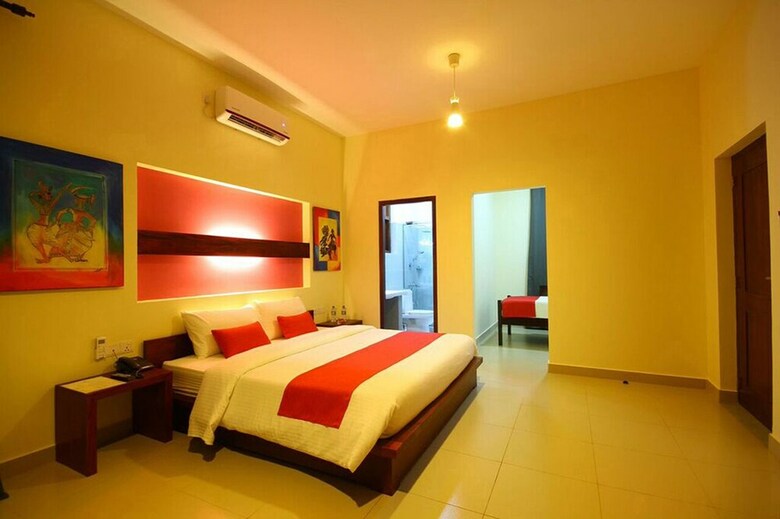 Hotel Sea Breeze Deluxe Inn
