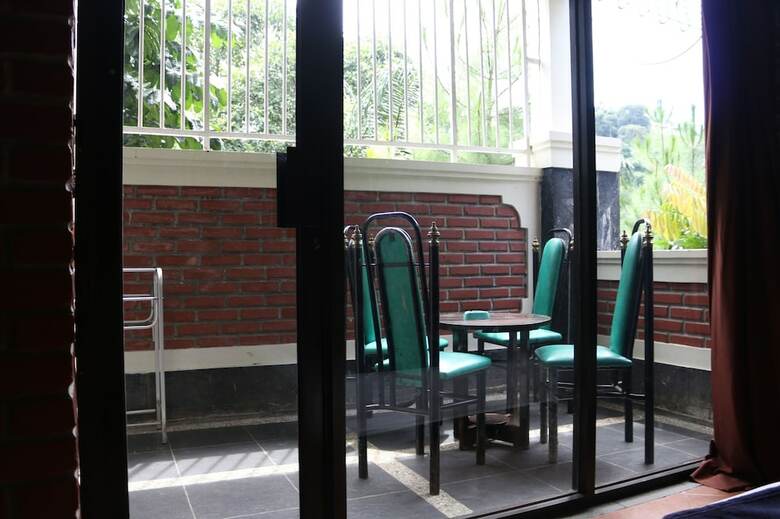 Hotel Bantal Guling Villa Bandung