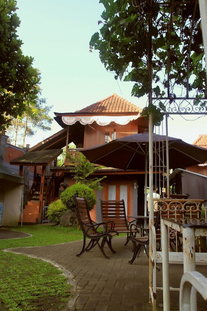 Hotel Bantal Guling Villa Bandung