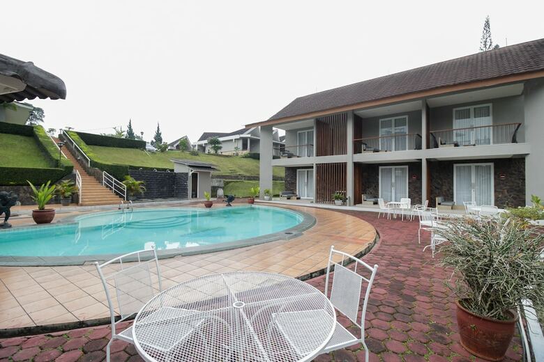 Hotel Airy Cisarua Raya Puncak Km 85 Bogor