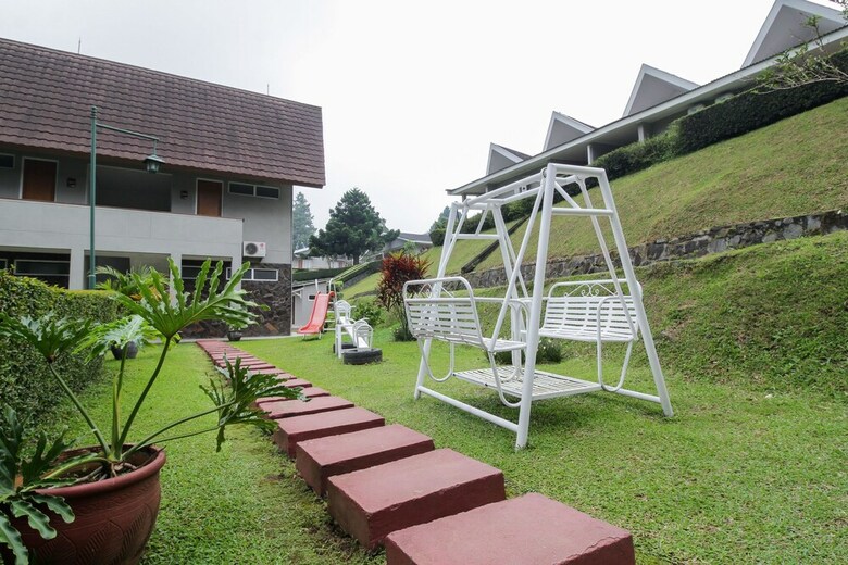 Hotel Airy Cisarua Raya Puncak Km 85 Bogor