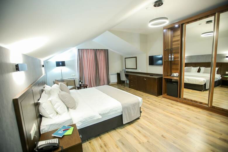 Hotel And Spa Crystal