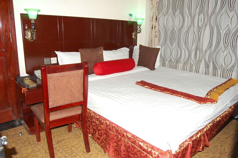 Nemax Royal Hotel