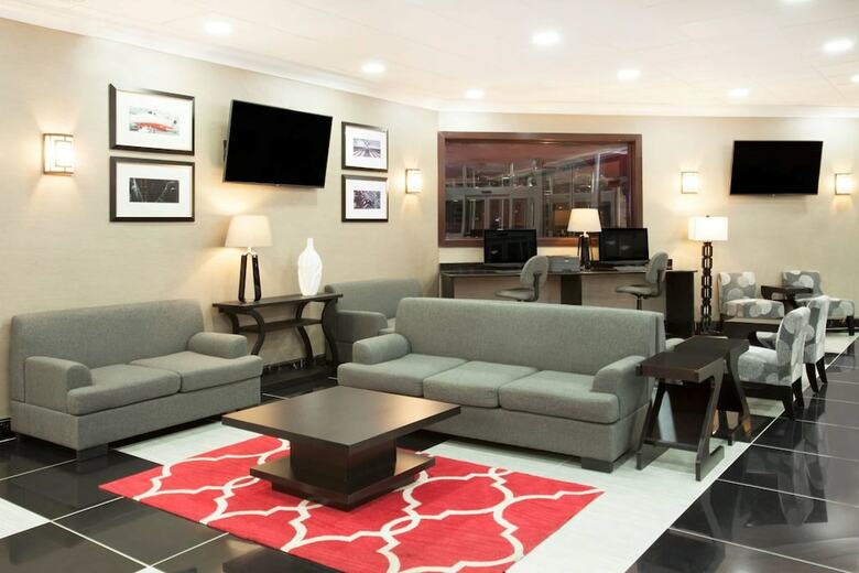 Hotel Ramada Plaza By Wyndham Chicago North Shore