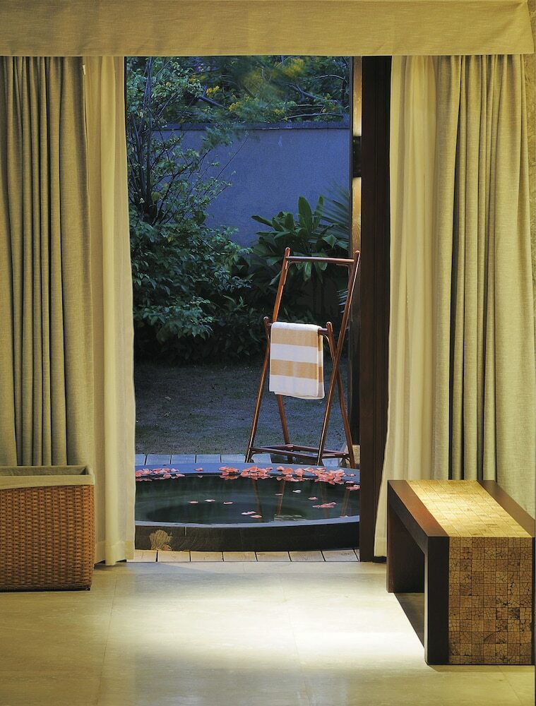 Hotel Narada Resort & Spa Perfume Bay