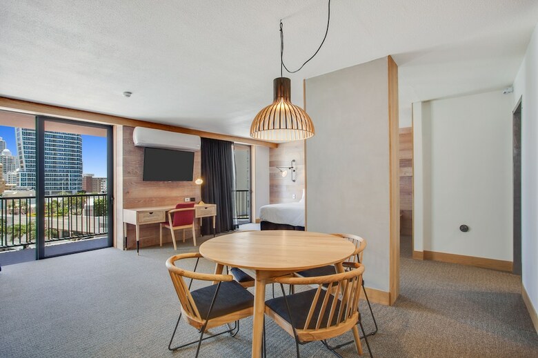 Hotel The Island Gold Coast