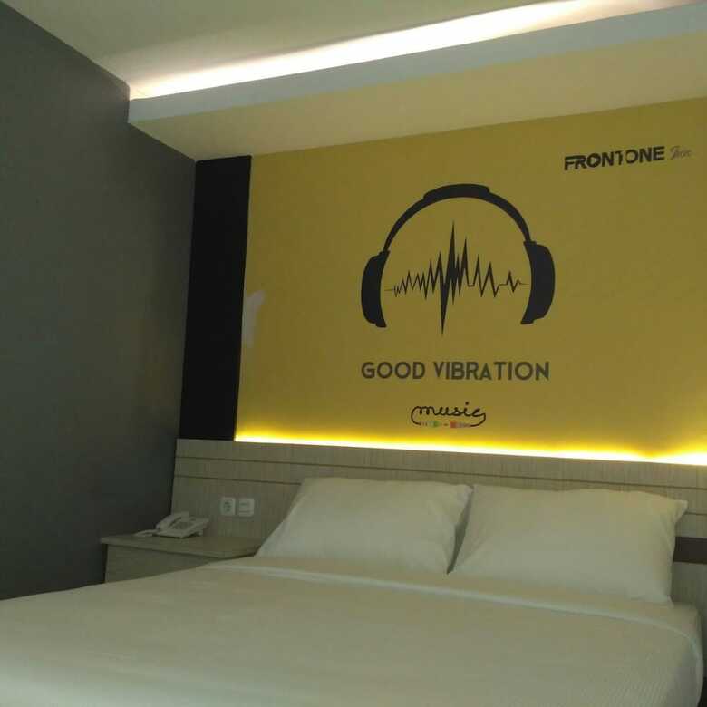 Posada Front One Inn Sidoarjo