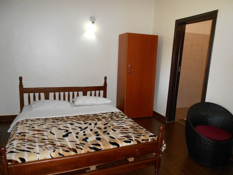 Hotel J Courts Bed And Comfort