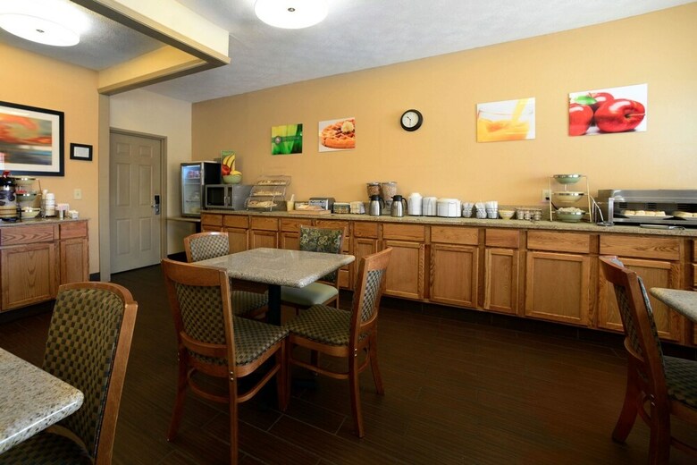 Hotel Quality Inn & Suites