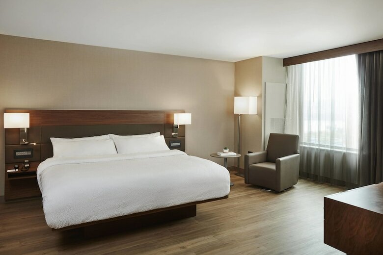 AC Hotel Cincinnati At The Banks