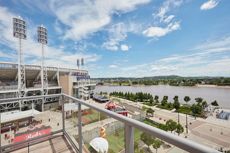 AC Hotel Cincinnati At The Banks