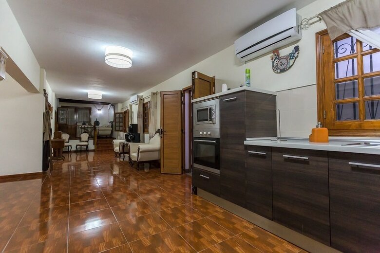 Villa Con Piscina Privada Jard�n By Lightbooking