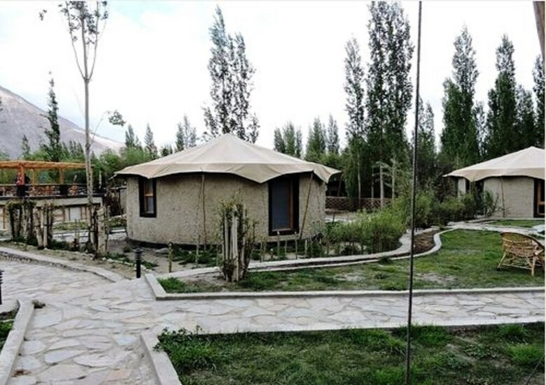 Hotel Mystique Meadows Earth Homes