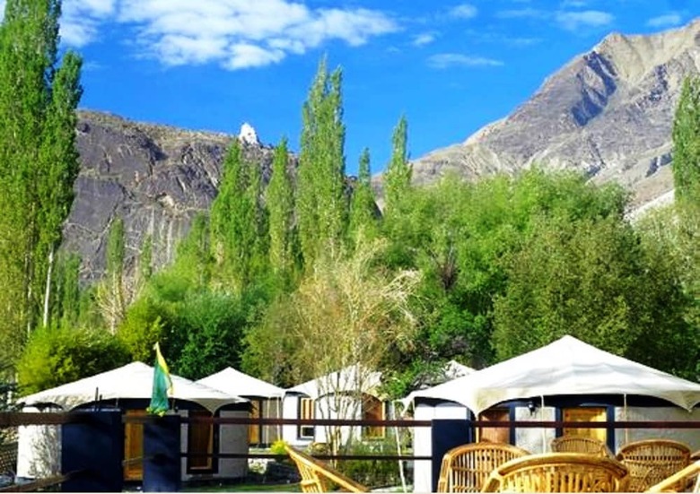 Hotel Mystique Meadows Earth Homes
