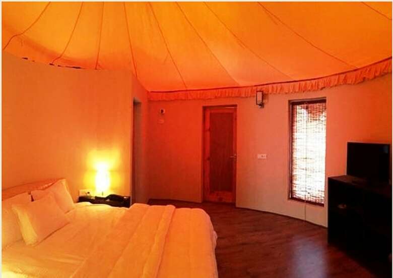 Hotel Mystique Meadows Earth Homes