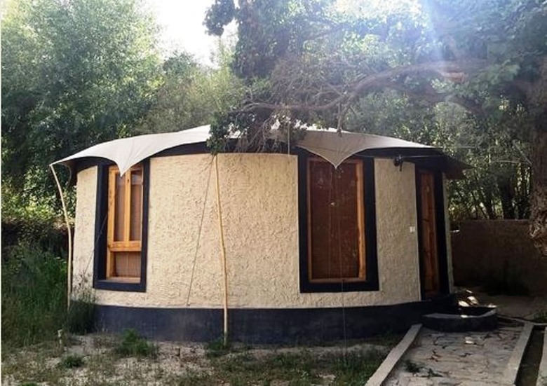 Hotel Mystique Meadows Earth Homes