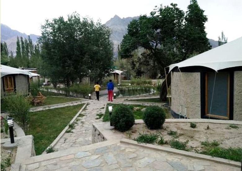 Hotel Mystique Meadows Earth Homes